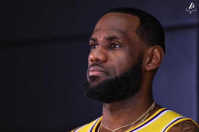 东契奇再三双独行侠胜活塞 KD45分太阳负绿军